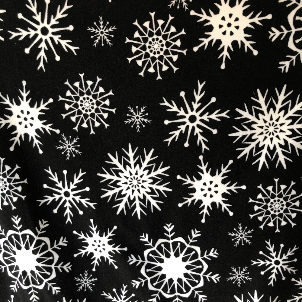 LuLaRoe Snowflake Top - Picture 4 of 13